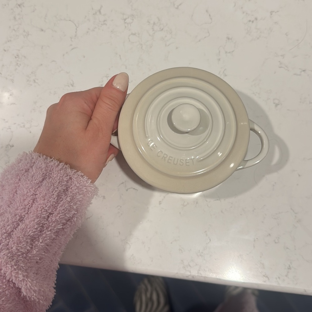 Le creuset mini coquette in white